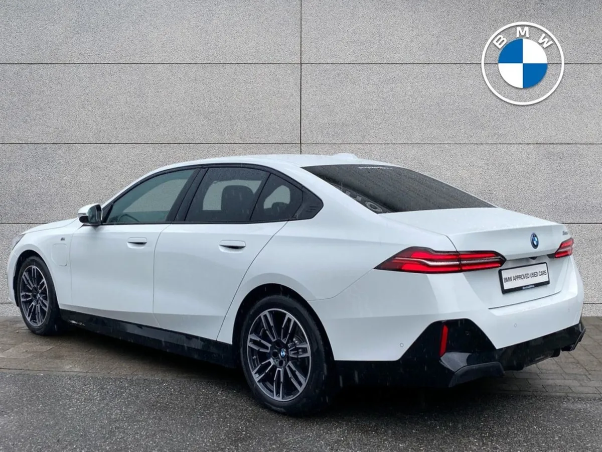 BMW 5 Series 530e M Sport Saloon - Image 3