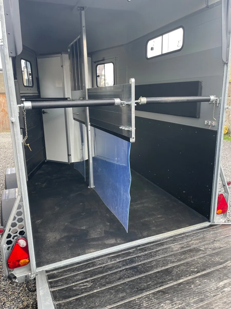 Horse Trailer - Image 4