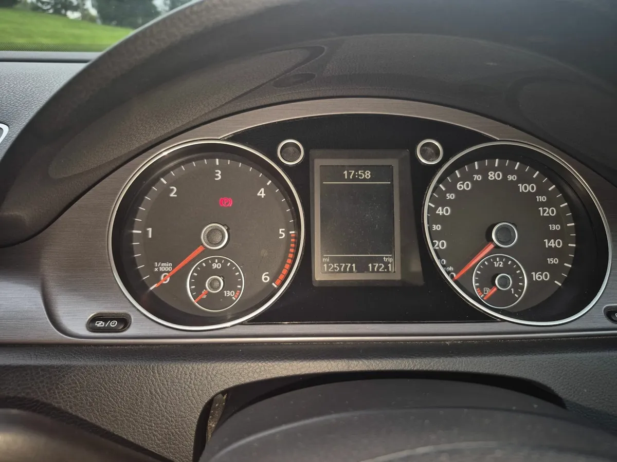 Volkswagen Passat 2012 - Image 4