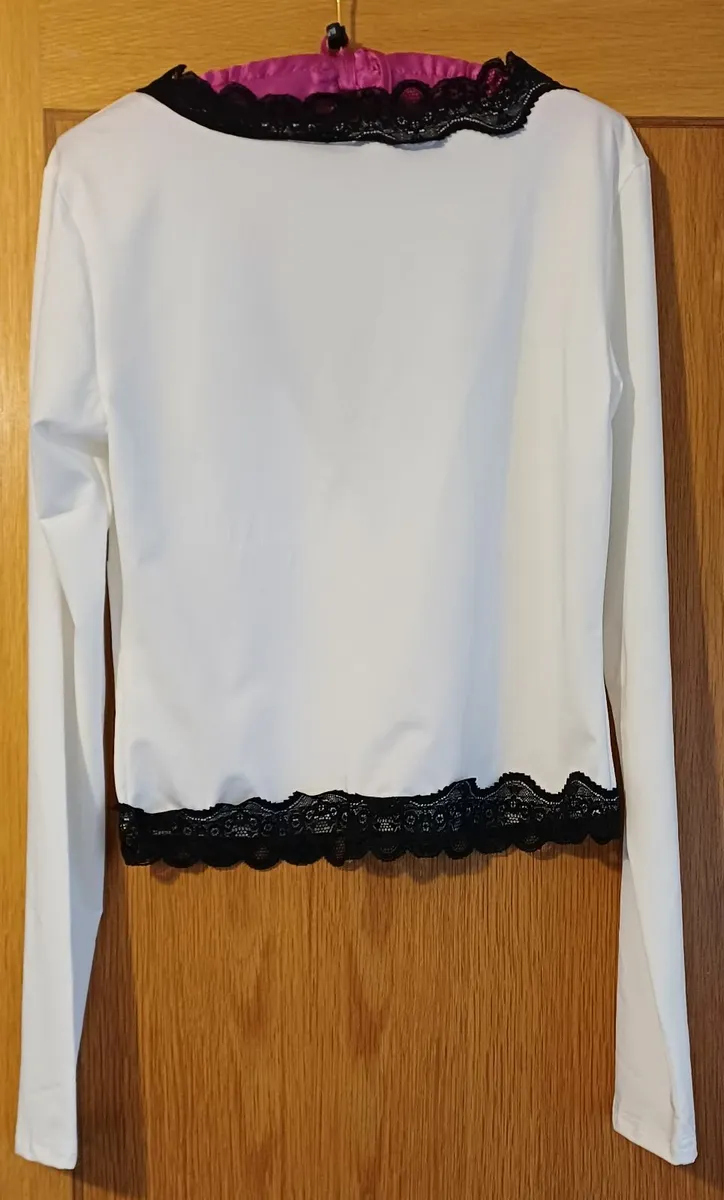 2 x Womens tops NEVER WORN. - Image 4