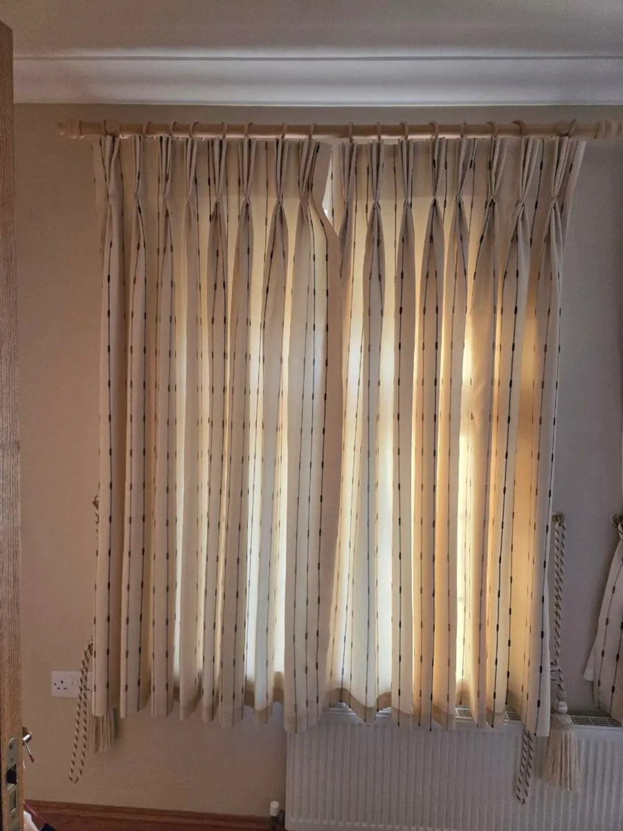 Curtains - Image 2