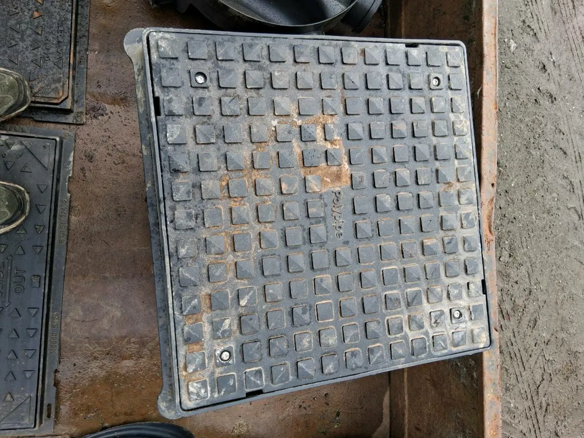 Manhole raisers and lid - Image 2