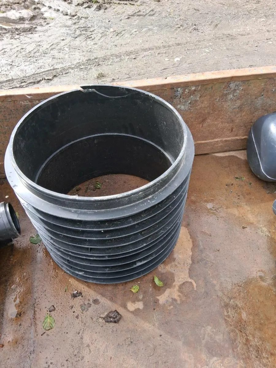 Manhole raisers and lid - Image 3