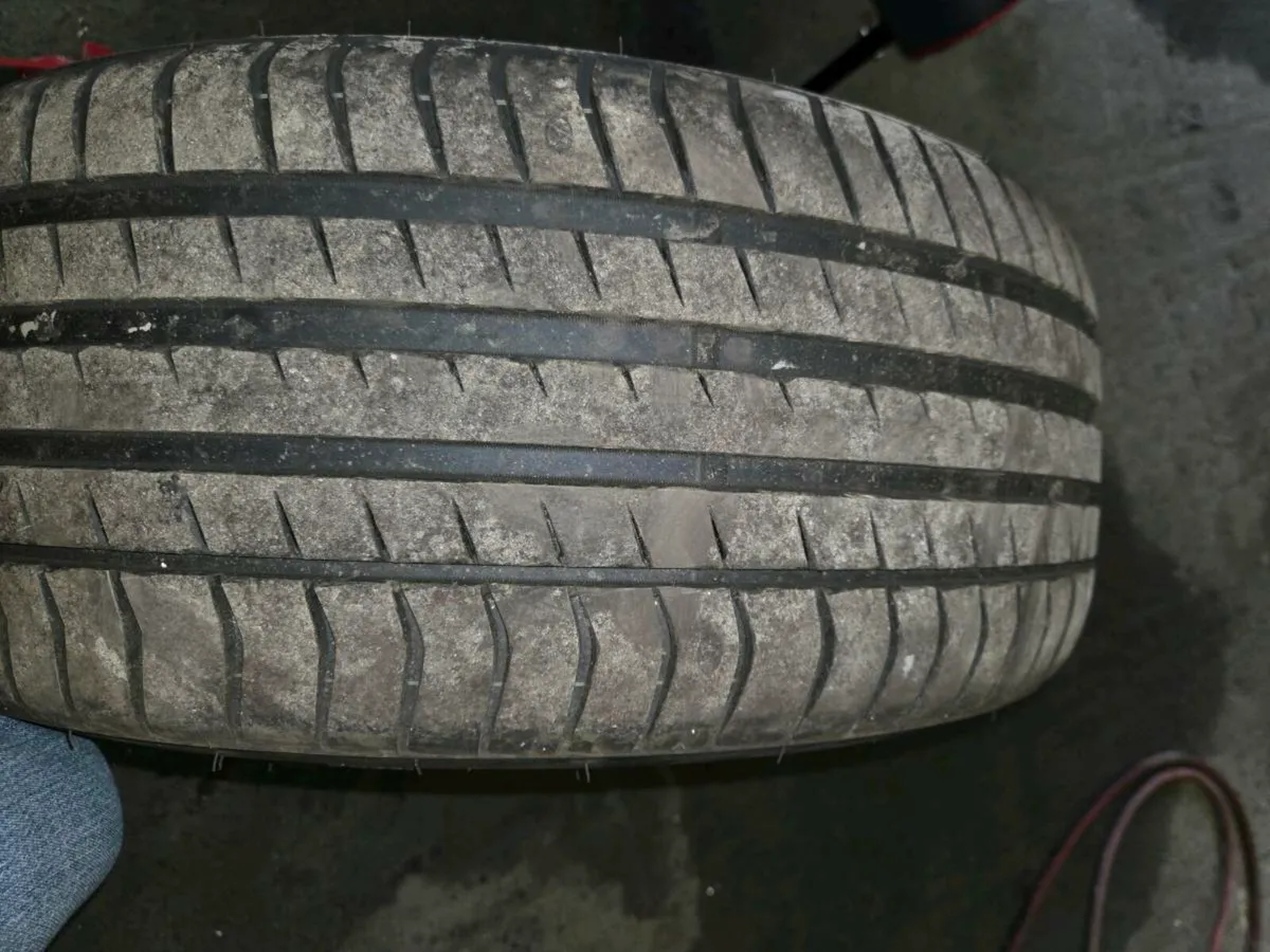 Wheels and tyres - Image 1