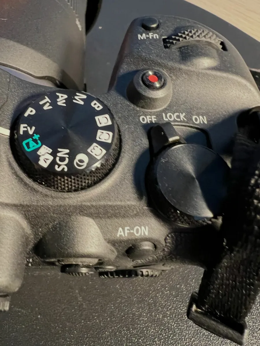 Canon R6 Mark II Camera + Canon RF 100-400MM + bag - Image 2