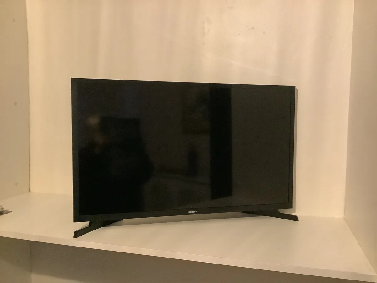 Samsung 32” Smart TV - Image 1