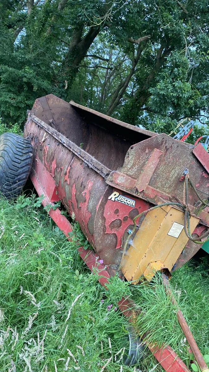 Dung spreader - Image 1