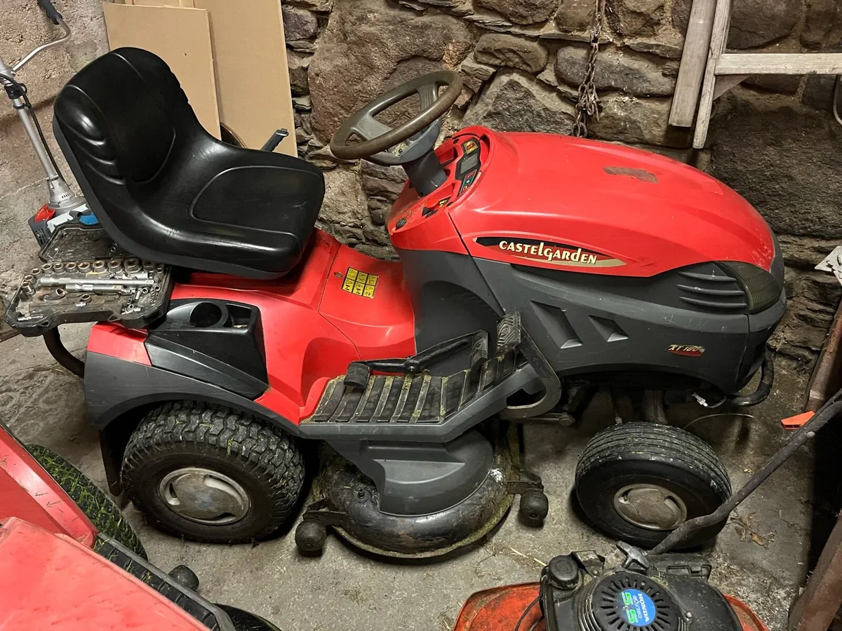 Castlegarden ride on mower - Image 1