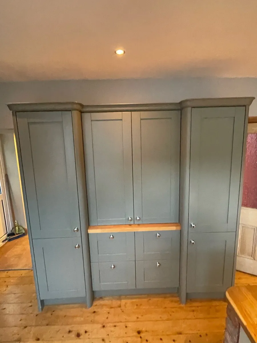Free standing kitchen cabinet - Image 1