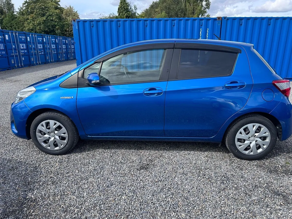 Toyota vitz hybird 20172 - Image 4