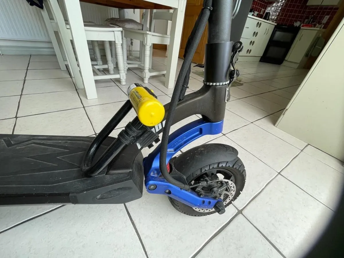Kaabo Mantis 10 800W eScooter Electric Scooter - Image 2