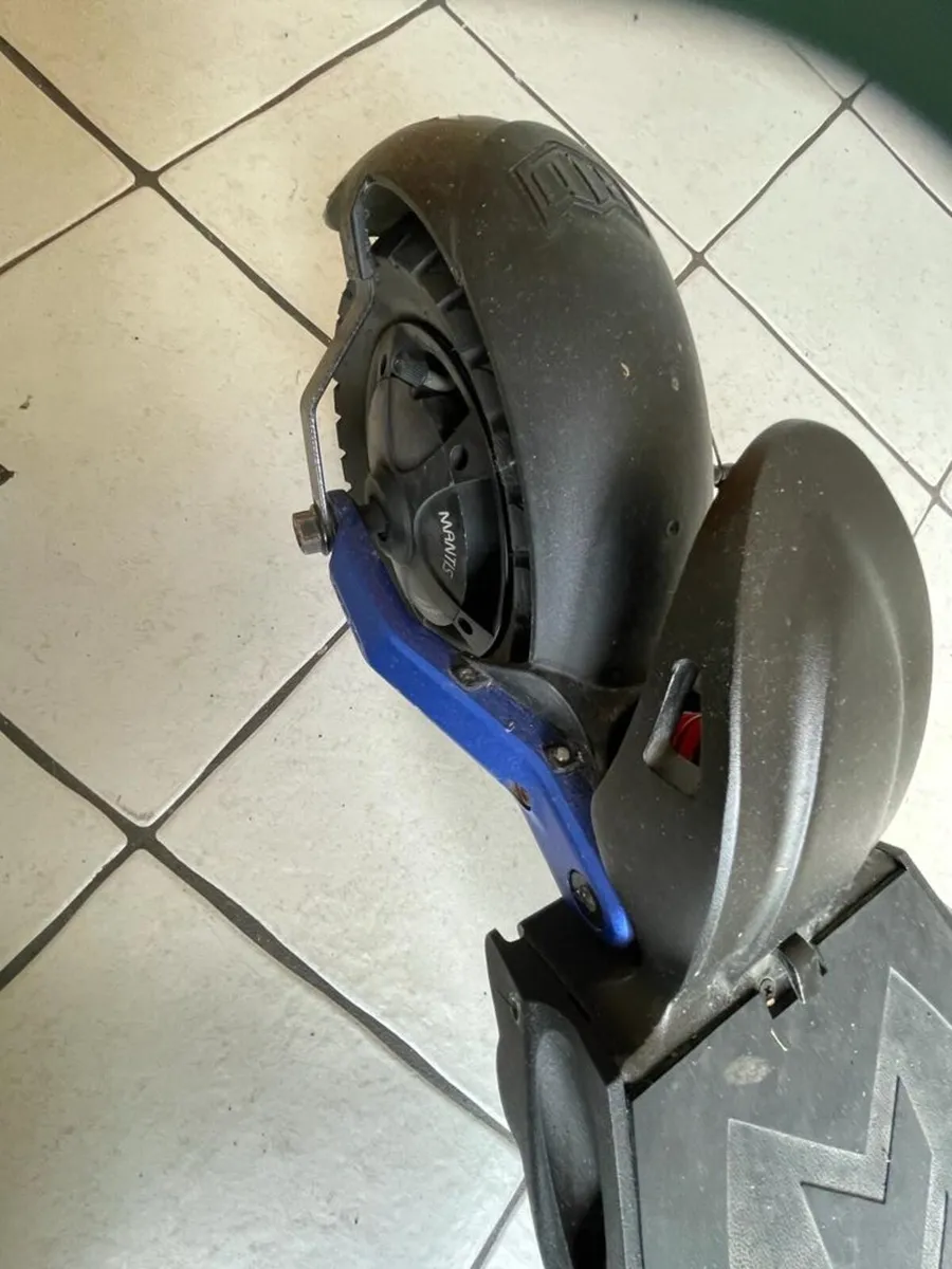 Kaabo Mantis 10 800W eScooter Electric Scooter - Image 3
