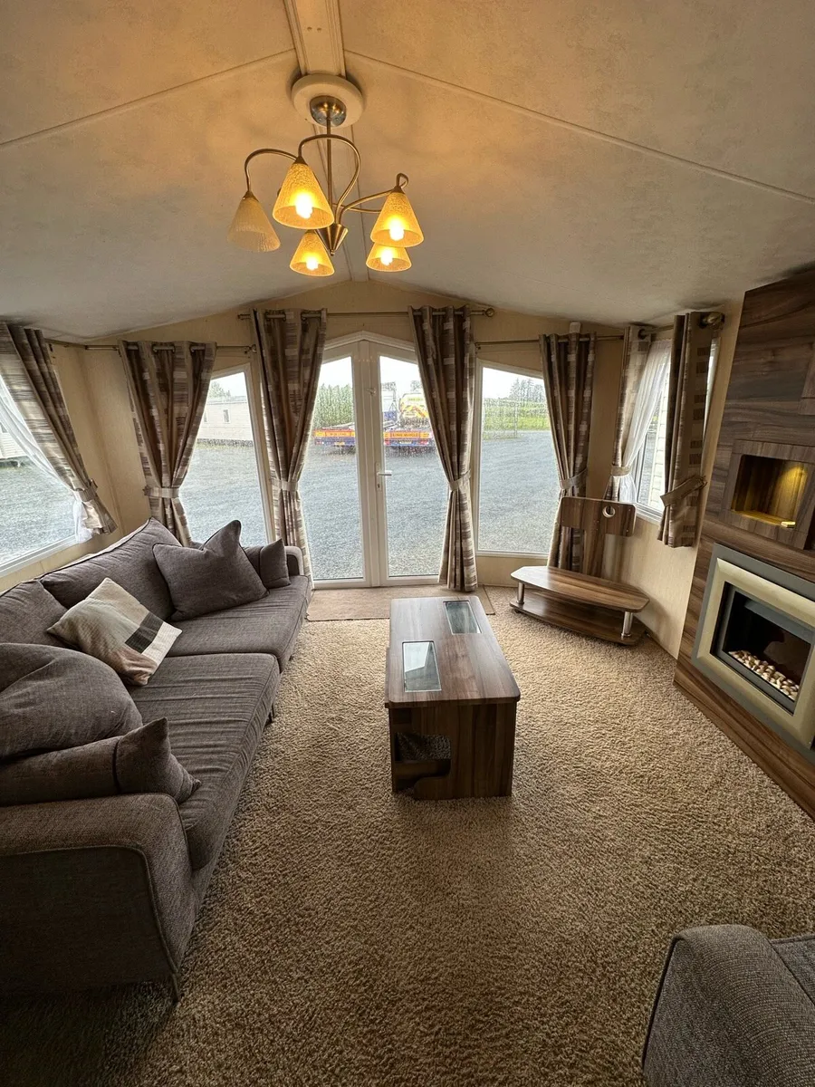 Willerby Winchester 38 x 12.6 / 3 Bed - Image 2