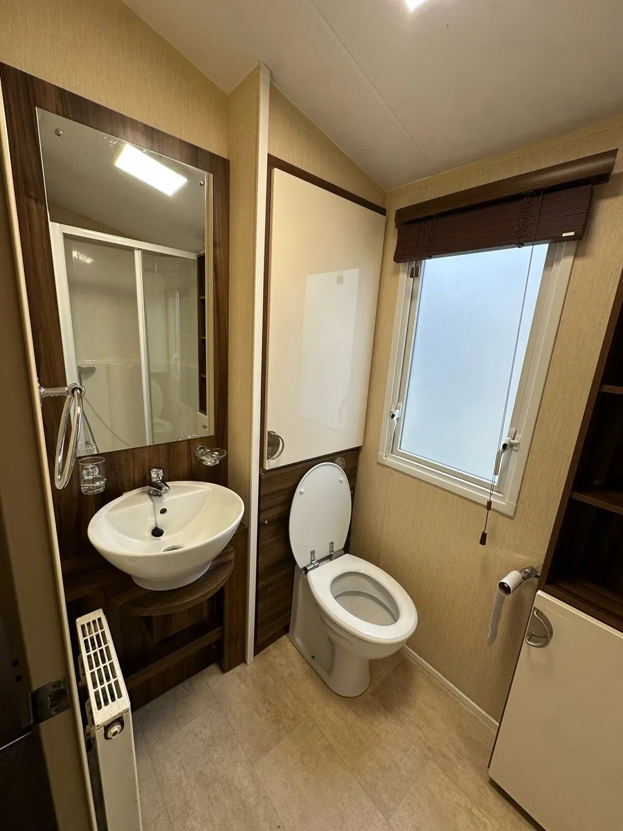 Willerby Winchester 38 x 12.6 / 3 Bed - Image 4
