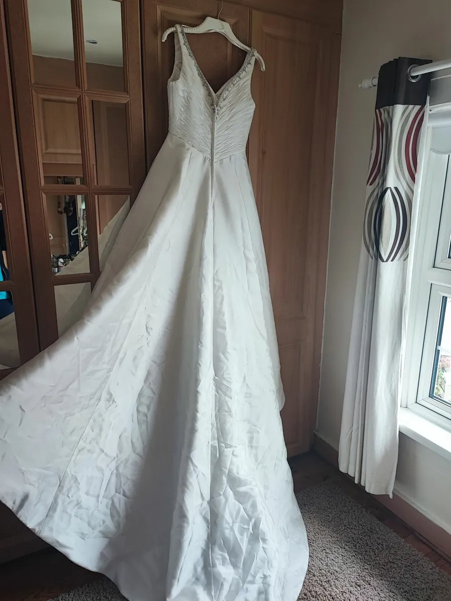 Wedding dress - Image 2