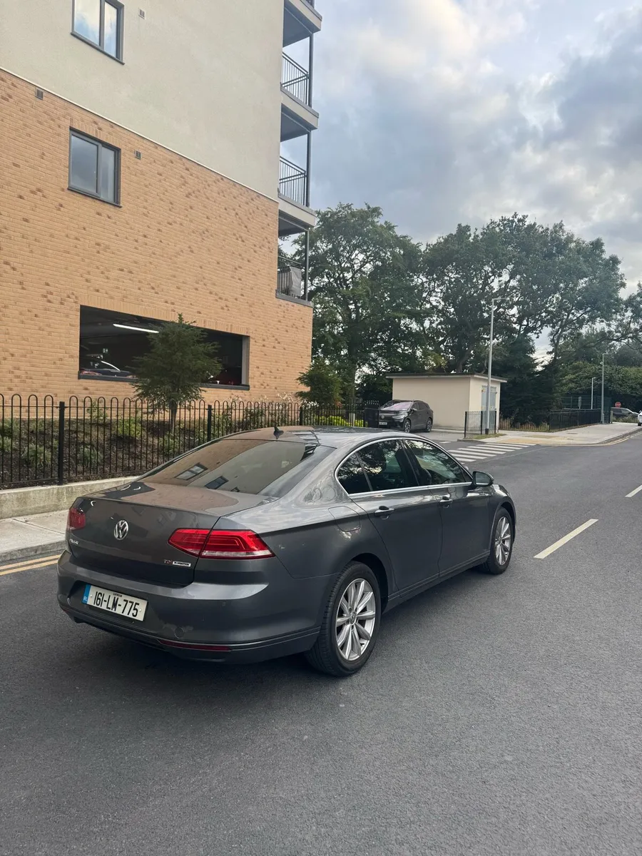 Volkswagen Passat 2016 Automatic - Image 4