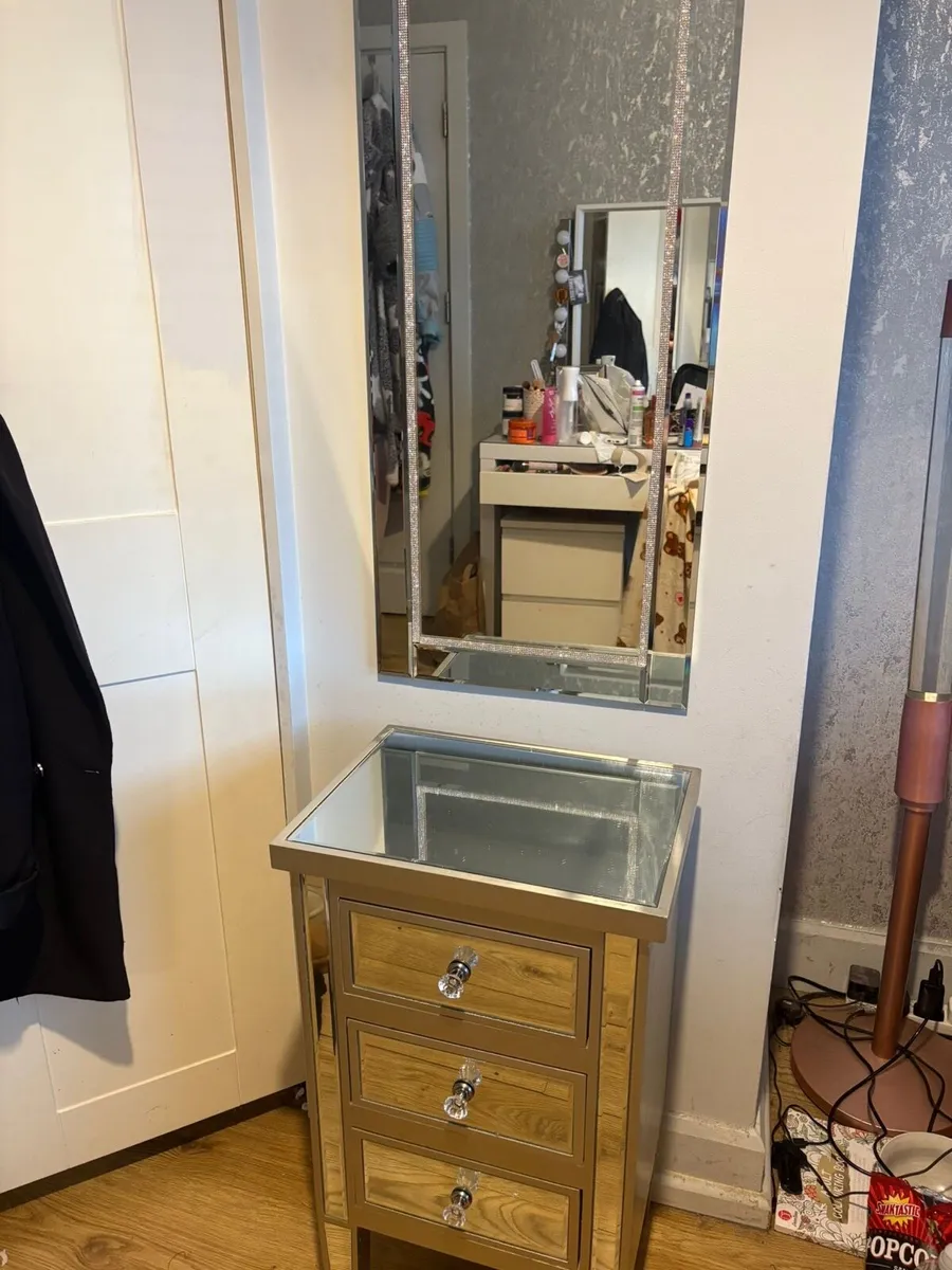 Full girls bedroom furniture set - Image 1