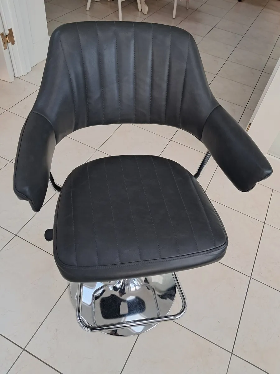 3 Black Leatherette kitchen stools - Image 4