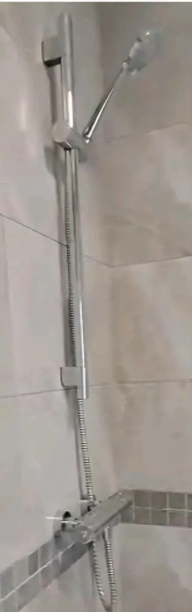 A shower and taps for bath - Image 2