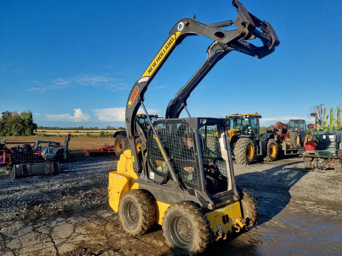New Holland 318 skid steer - Image 1