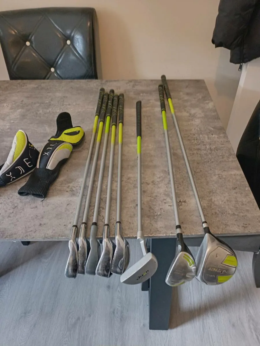 Set of junior golf clubs and bag. - Image 2