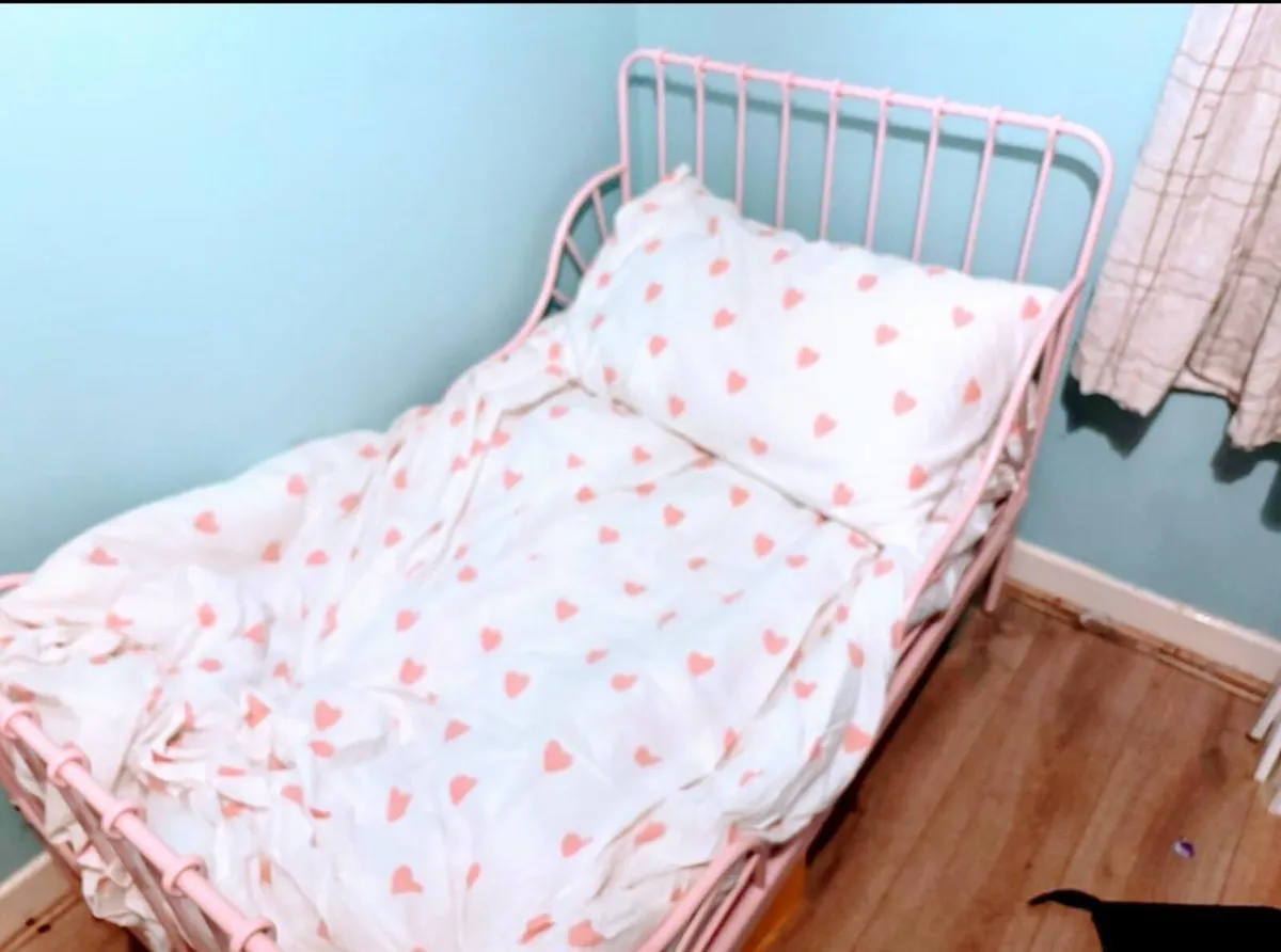 Child’s bed - Image 1