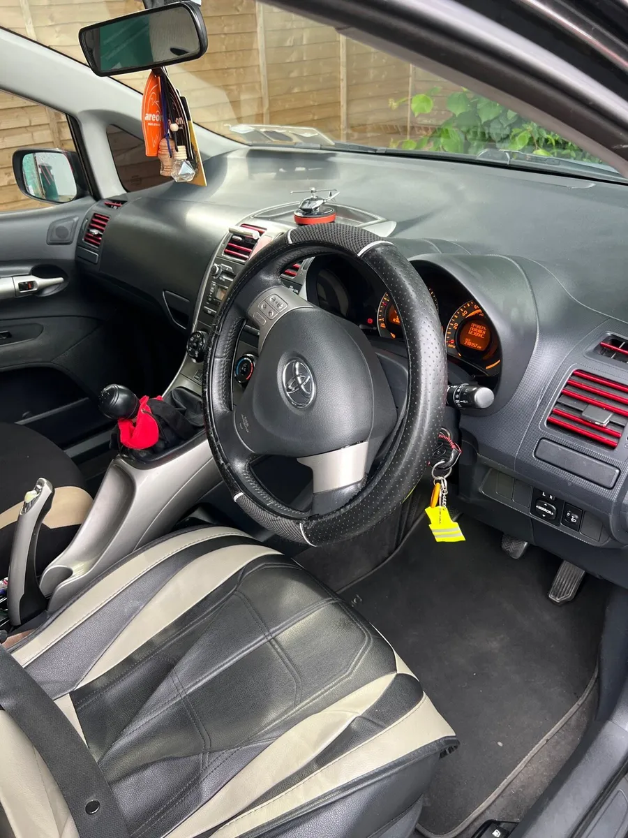 Car - Image 1