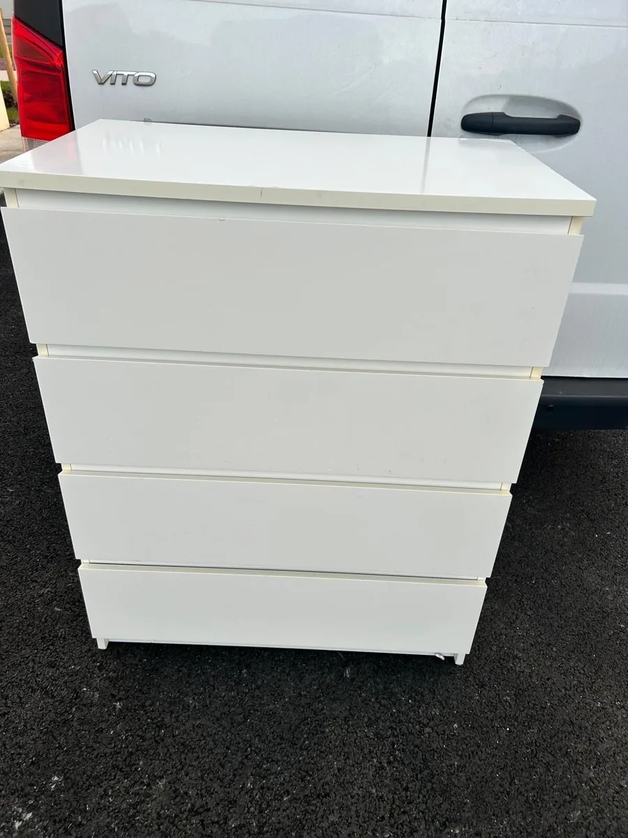 White chest of drawers