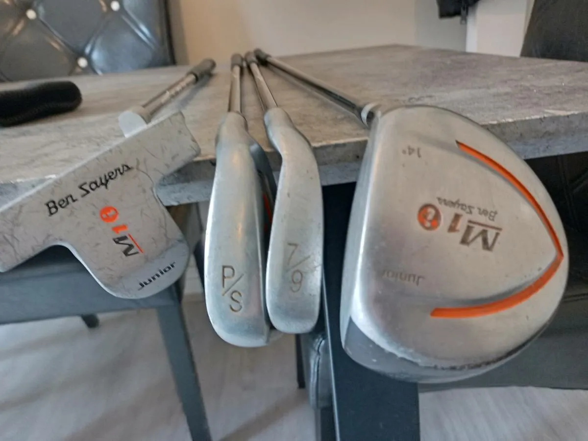Set of junior golf clubs and bag with stand. - Image 2