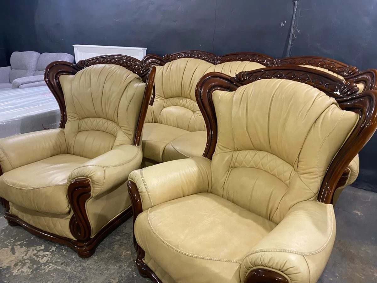 Chesterfield sofa set - Image 1