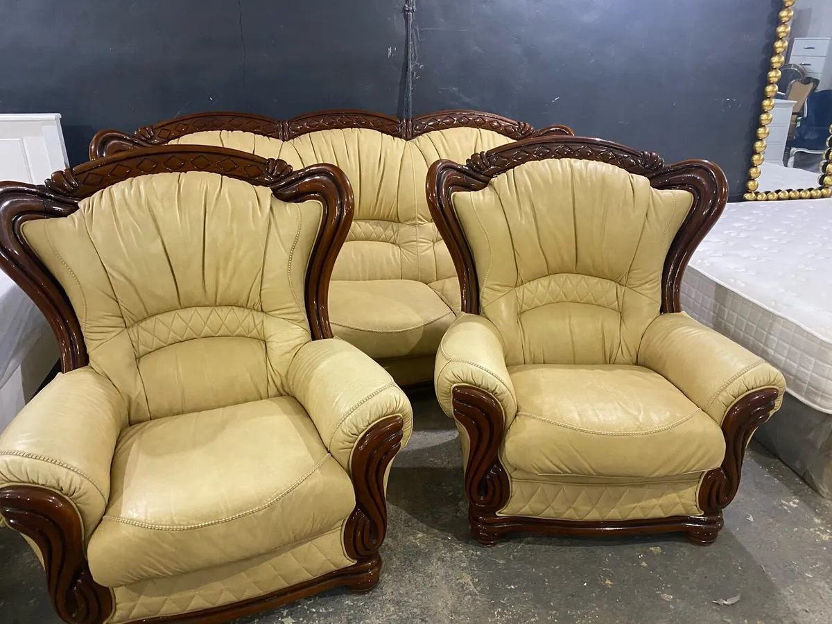 Chesterfield sofa set - Image 2