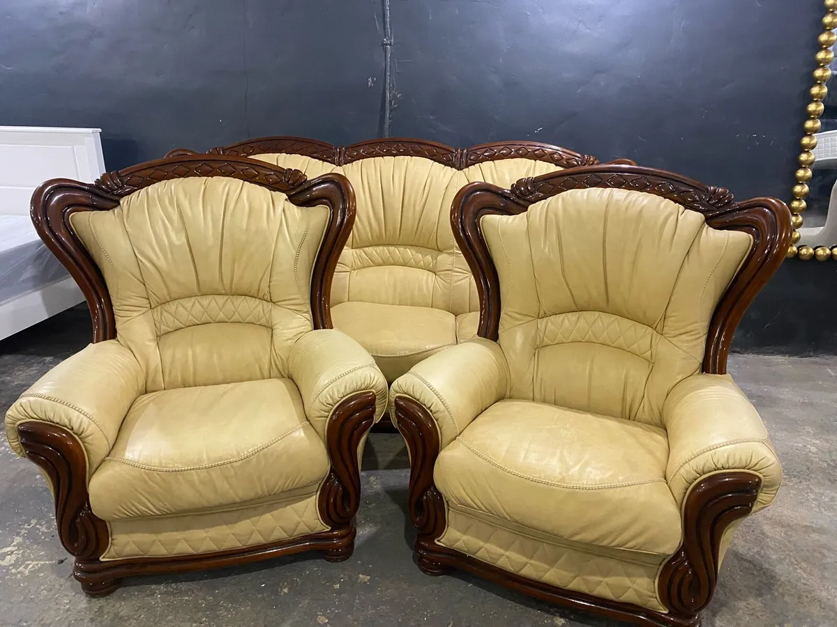 Chesterfield sofa set - Image 3