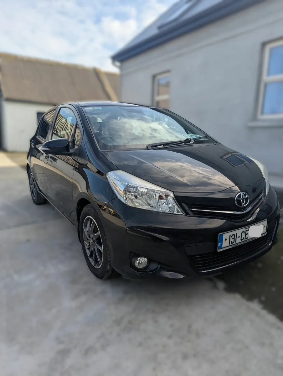 Toyota Yaris 2013 - Image 2