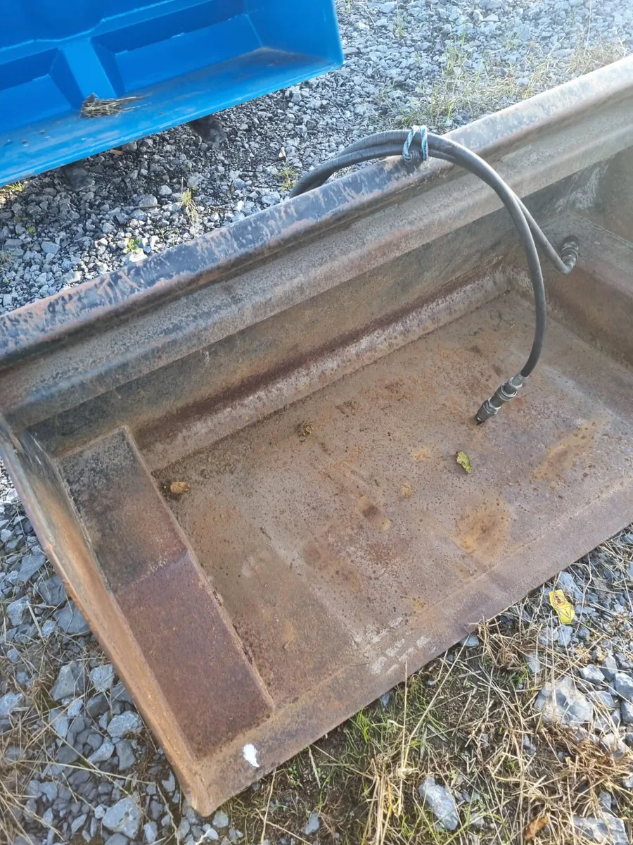 Hi tip Bucket for skidsteer/front loader - Image 2