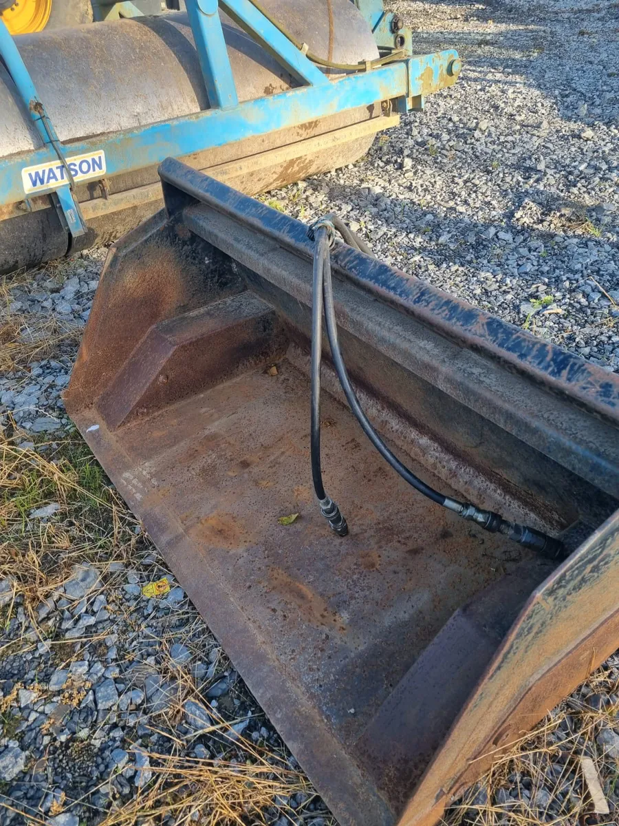 Hi tip Bucket for skidsteer/front loader - Image 1