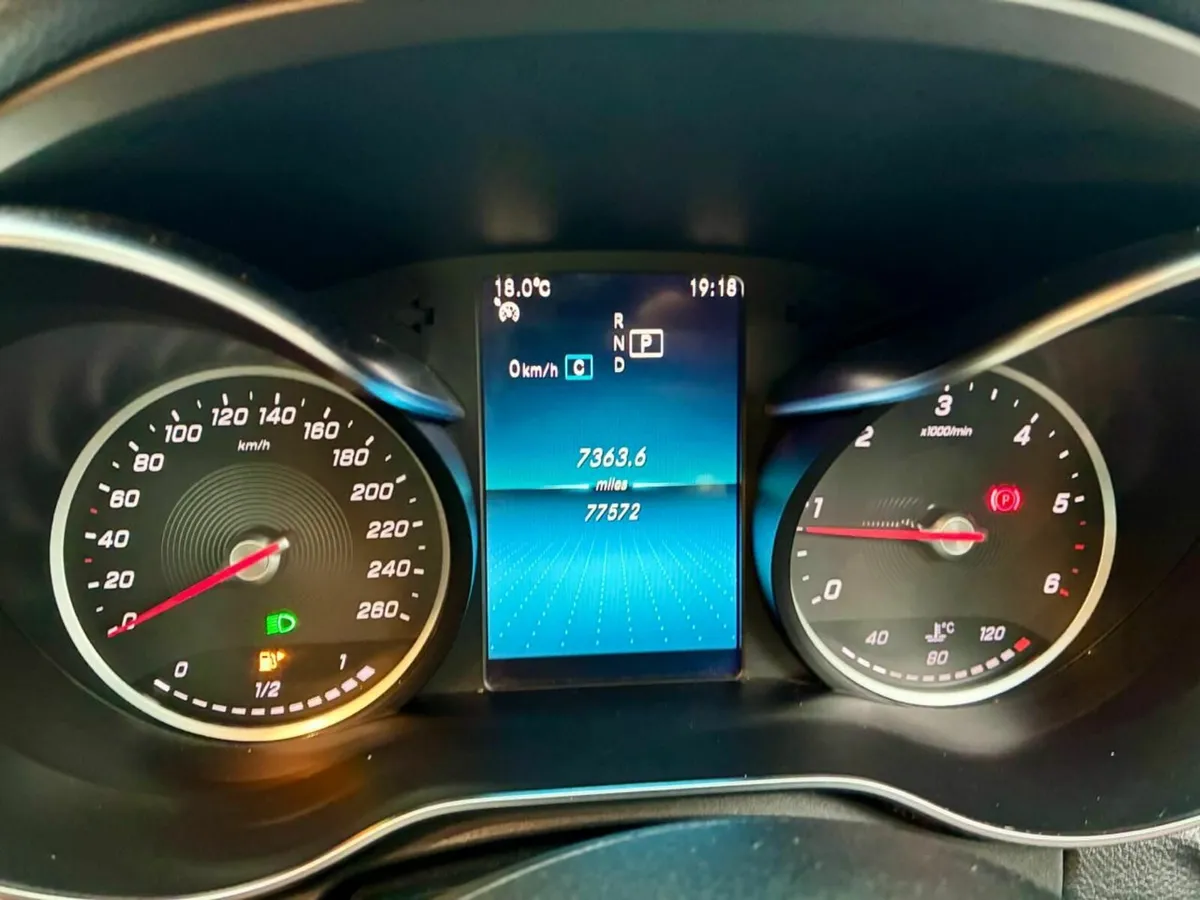 One owner Mercedes C200 AMG Trim – FMBSH. - Image 4