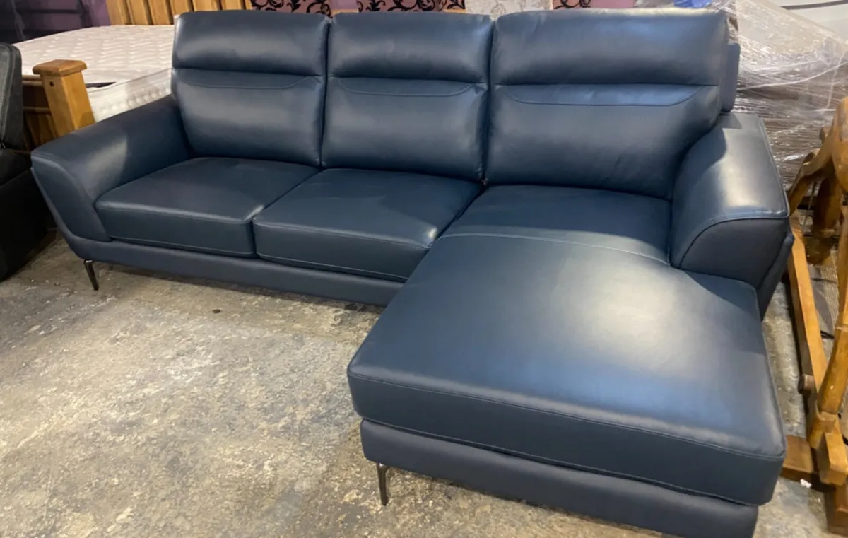New Italian 🇮🇹 Cornor sofa now only €1000 - Image 2