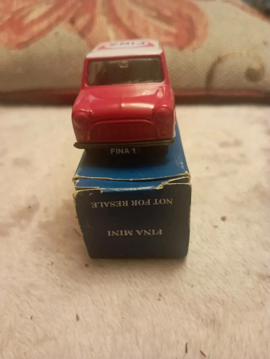 CORGI  FINA  MINI COOPER CLASSIC  DIE-CAST MODEL - Image 3