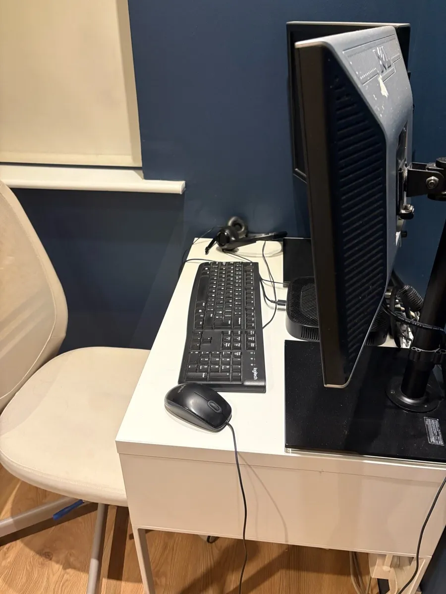 Desk and chair - Image 1