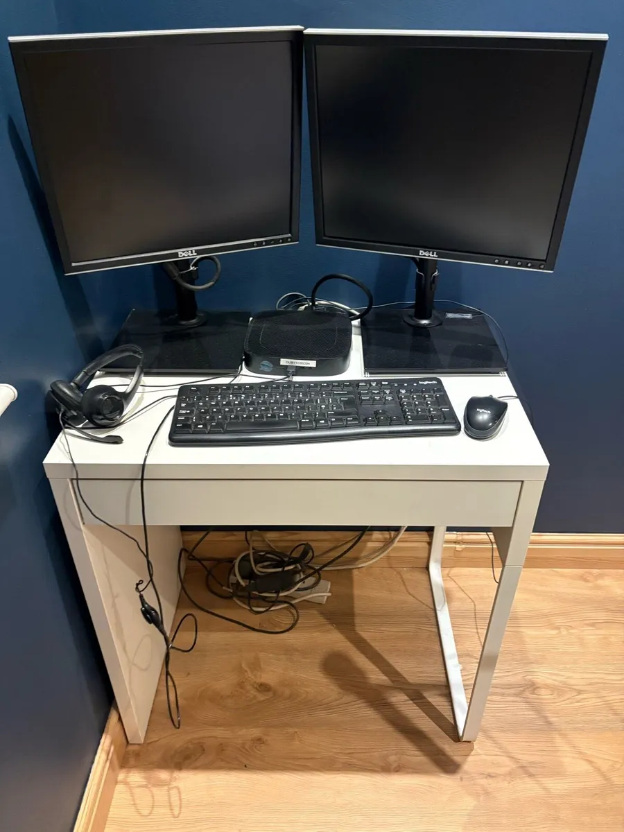 Desk and chair - Image 4