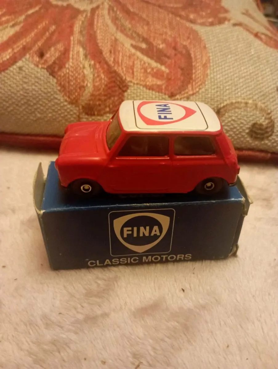 CORGI  FINA  MINI COOPER CLASSIC  DIE-CAST MODEL - Image 1