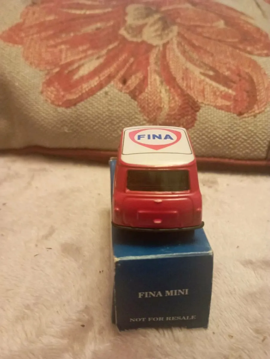 CORGI  FINA  MINI COOPER CLASSIC  DIE-CAST MODEL - Image 2