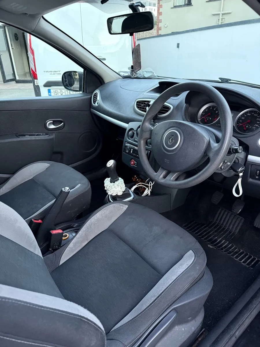 Renault Clio - Image 4