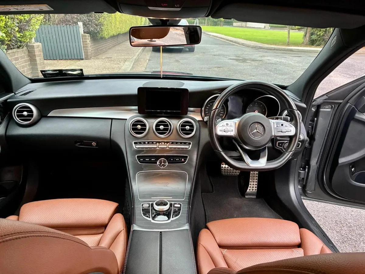 One owner Mercedes C200 AMG Trim – FMBSH. - Image 3