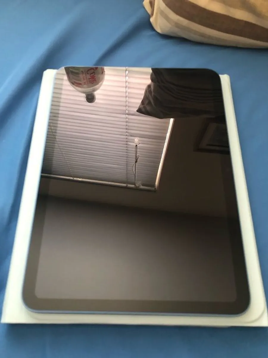 iPad 10th Gen - Image 1