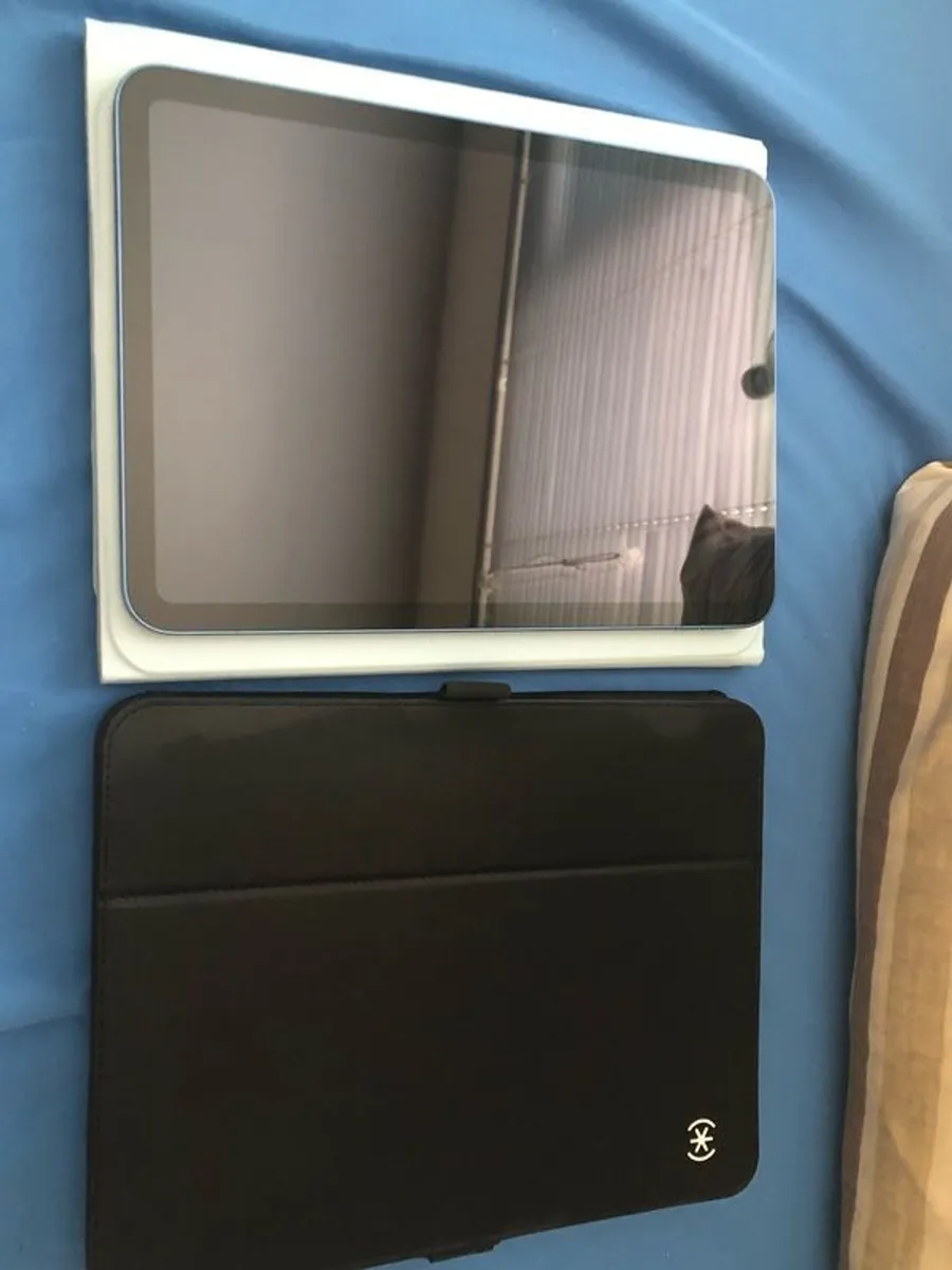 iPad 10th Gen - Image 4
