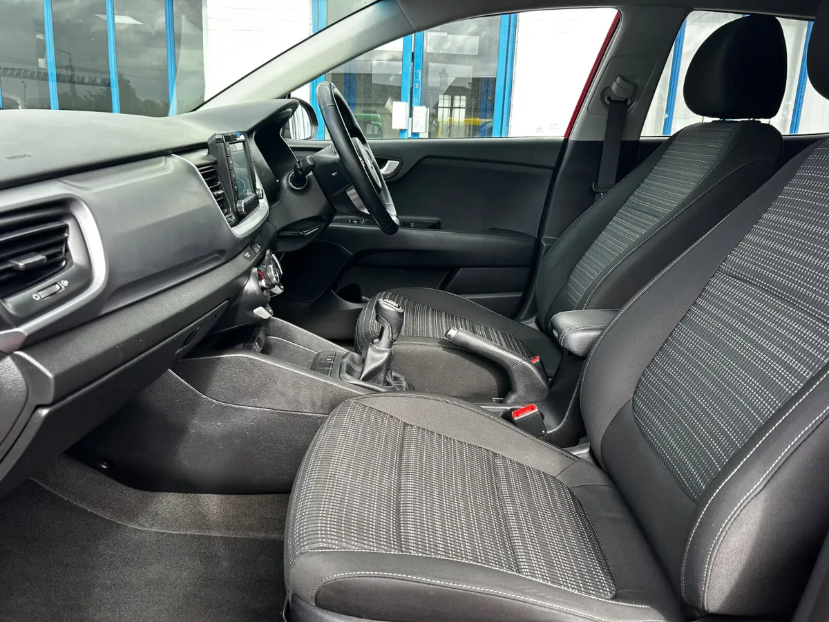 2018 KIA STONIC 1.4 PETROL LOW KMS - Image 4