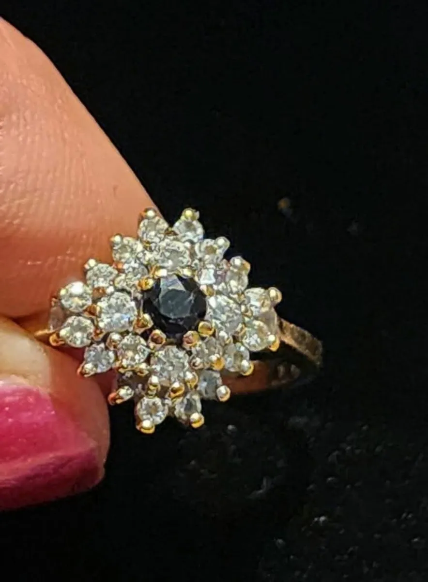 Beautiful 9ct Gold Ring - Image 2