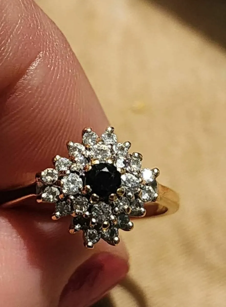 Beautiful 9ct Gold Ring - Image 3