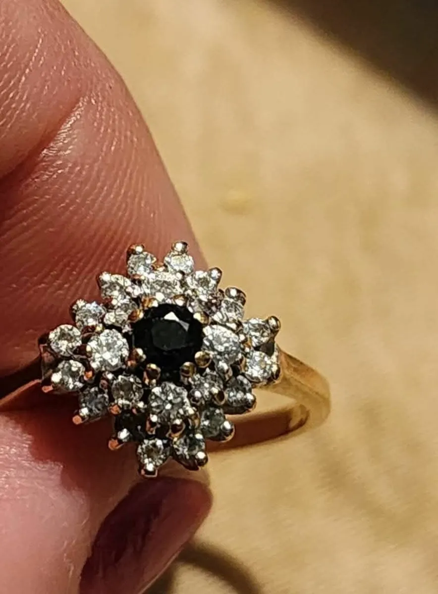 Beautiful 9ct Gold Ring - Image 4
